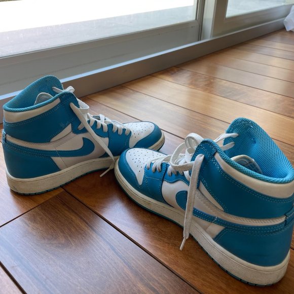 Air Jordan 1 Retro High OG BG 'UNC' US Youth 7 - Picture 5 of 7